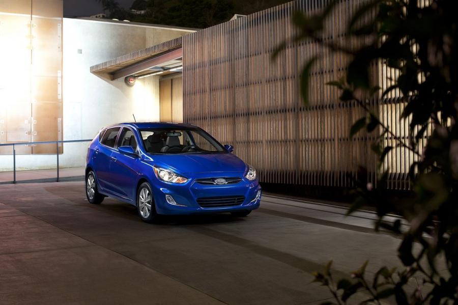  Hyundai Accent 2012 года  (фото 19 из 30)
